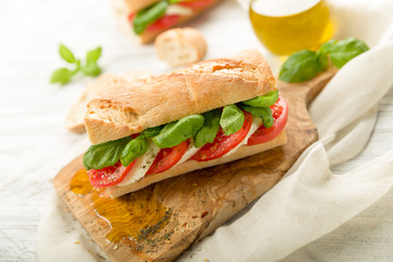 Tomaten Mozzarella Baguette