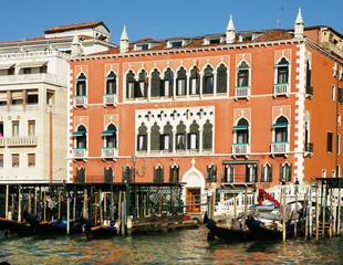 Venedig, Canal Grande mit Palästen und Gondeln