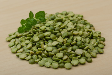 Dry green peas