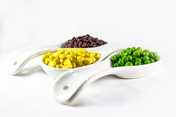 разноцветные бобы сбоку