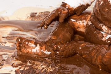 verschmierte Füße eines Babys