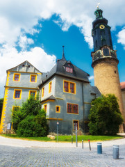 Obraz premium Weimarer Stadtschloss in der Stadtmitte von Weimar am Ilmpark