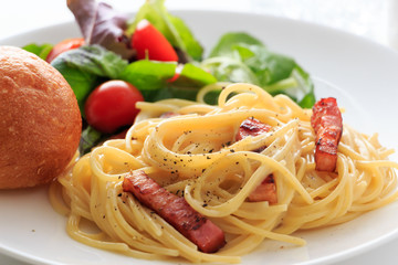 スパゲッティ　カルボナーラ