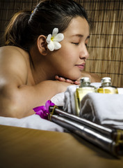 Obraz na płótnie Canvas Closeup of young woman at spa and massage