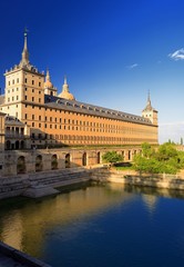 Obraz premium estanque del monasterio del escorial