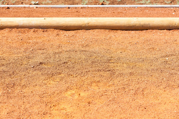 boulodrome, terrain de pétanque en terre ocre