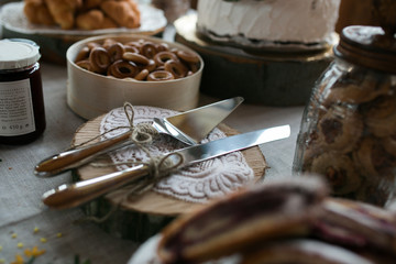 blade and cake knife