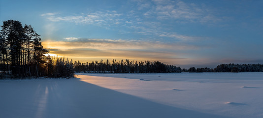 Sunrise over snow-covered lake - obrazy, fototapety, plakaty