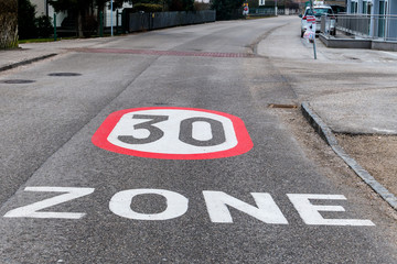 Obraz premium Tempo 30 Zone in der Stadt
