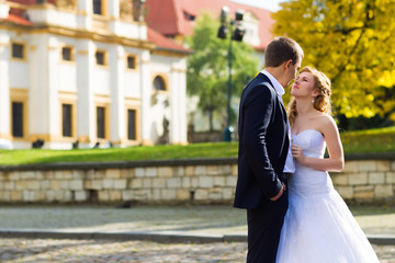 wedding pair hugging and kissing in prague