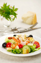 salad with prawns and croutons