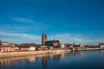 Fototapeta na wymiar Beautiful cathedral of Magdeburg, river Elba and old town in the