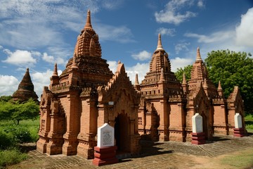 Fototapeta premium Ancient buddhist temples in Bagan