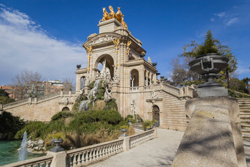 Fototapeta na wymiar Cascading fountain in the Park Ciutadella, Barcelona