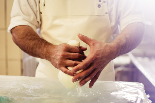 Lavorando il Formaggio