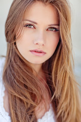 Naklejka premium Portrait of a beautiful woman