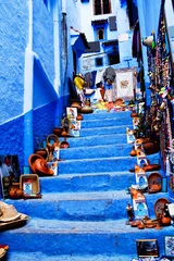 Straße in der Medina von Chefchaouen, Marokko © Zzvet