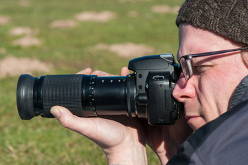 Mann beim fotografieren