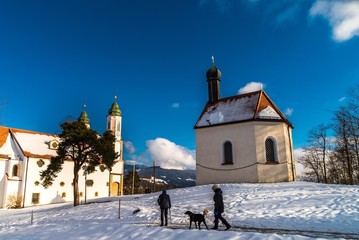 Bad Tölz Kalvarienberg lädt zum Spazieren ein