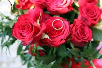 mazzo di rose rosse