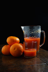 Spremuta di arance, arance aranciata brocca e bicchiere