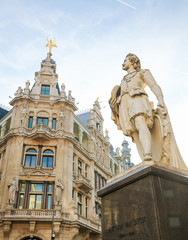 Fototapeta na wymiar Statue of the famous painter Anthony Van Dyck in Antwerp