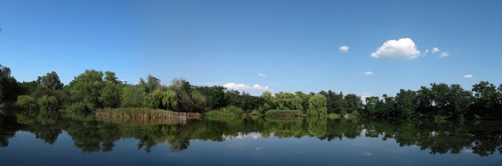 Fototapeta na wymiar Lake panorama