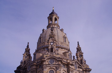 Fototapeta na wymiar Der Turm der Frauenkirche in Dresden