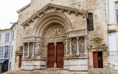 Fototapeta na wymiar Entrance of the Church of St. Trophime in Arles - France