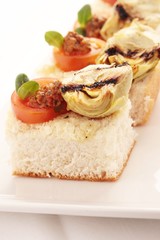 artichoke tomato pesto canapes