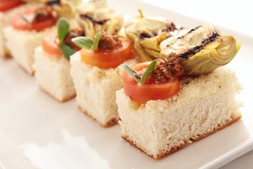 artichoke tomato pesto canapes