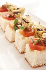 artichoke tomato pesto canapes