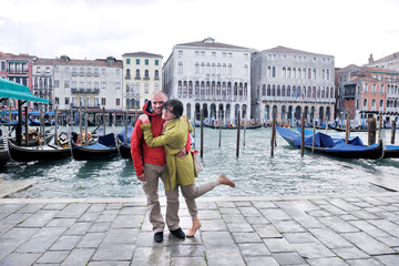 happy couple in venice
