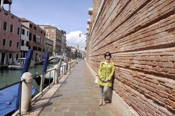 Fototapeta premium Beautiful woman in Venice