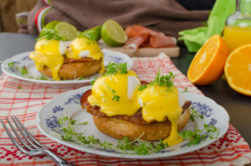 Eggs benedict, prosciutto with hollandaise