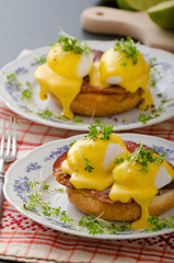 Eggs benedict, prosciutto with hollandaise