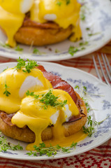 Eggs benedict, prosciutto with hollandaise