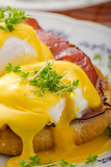 Eggs benedict, prosciutto with hollandaise