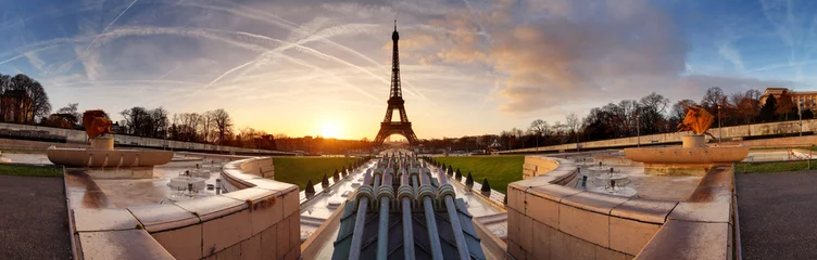 Selbstklebende Fototapeten Panorama von Paris bei Sonnenaufgang mit Eiffelturm © TTstudio