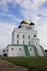Fototapeta na wymiar Pskov Kremlin (Russia). Trinity Cathedral