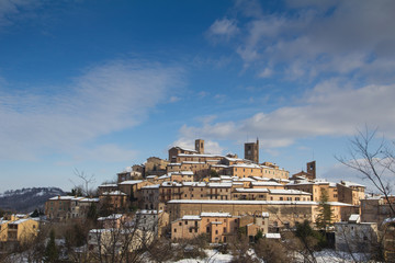 Fototapeta premium Borgo medievale di Sarnano nella regione Marche - Italia