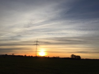 Obraz premium Strommasten im Sonnenuntergang