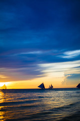 Fototapeta premium Sailing boats in beautiful sunset
