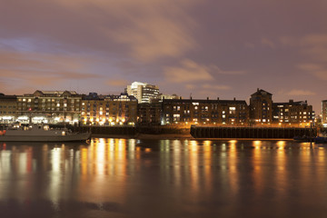 Fototapeta na wymiar Architecture along Thames River in London