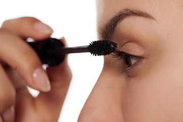 women apply mascara on her eyelashes