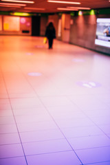 Obraz premium blurred city and people urban scene