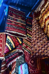 Fotobehang souk tapijten © theblasu