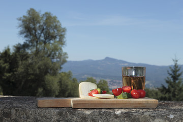 Pomodori ciliegini e pecorino toscano