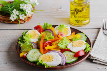 vegetable salad with pepper tomato cucumber and egg