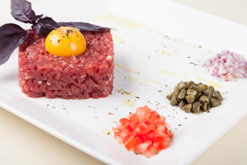 beef tartar with egg